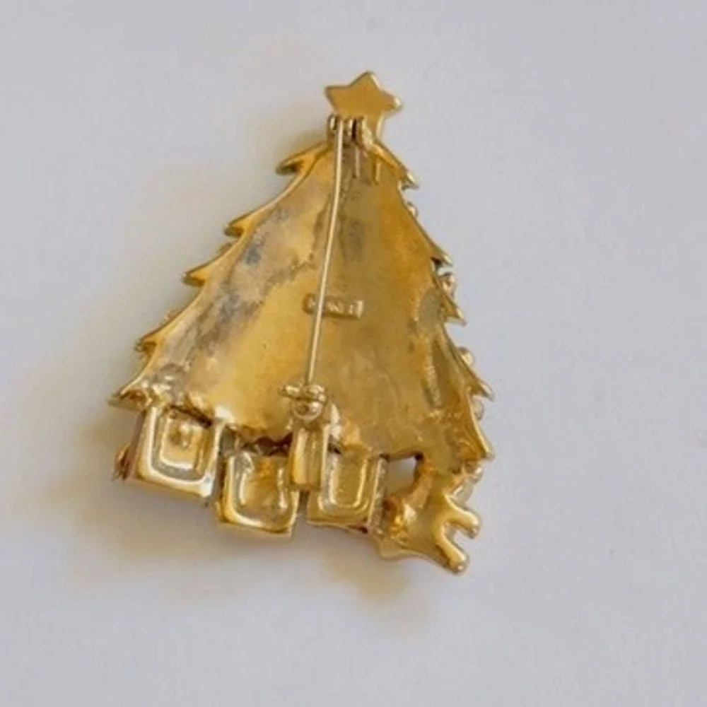 Christmas Tree Pin Brooch‎ VTG Signed Monet Crystal enamel presents Holiday Gold